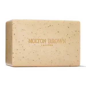 Re-Charge Black Pepper Bodyscrub Bar 250Gr Molton Brown Σωμα Ενυδατωση - Καθαρισμος Σαπούνια