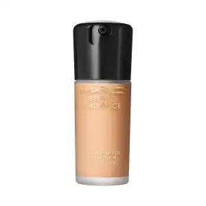 Mac Studio Radiance Serum-Powered Foundation 30Ml Nw22
